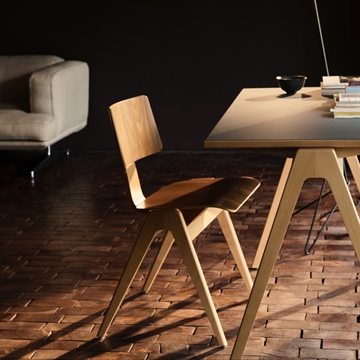 &Tradition Daystak Table RD2, Beech & Fenix ​​​​Nano Laminate - används i ett vardagsrum som skrivbord